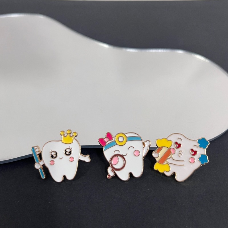 Cartoon Tooth Shape Brooch Metal Fun Cute Sweater Decoration Care Pin Badge Personalized Corsage Accessories