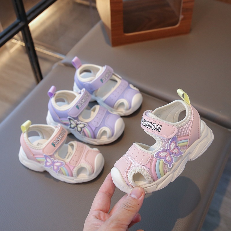 Sandali da bambina in stile coreano con punta chiusa, estate 2026, scarpe da spiaggia per bambine e in età prescolare, scarpe funzionali con tacco basso e traforate._voghion.com