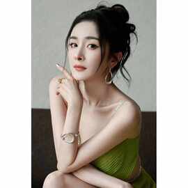 杨幂海报图片性感美女明星写真海报画宿舍寝室装饰贴画贴纸大海报