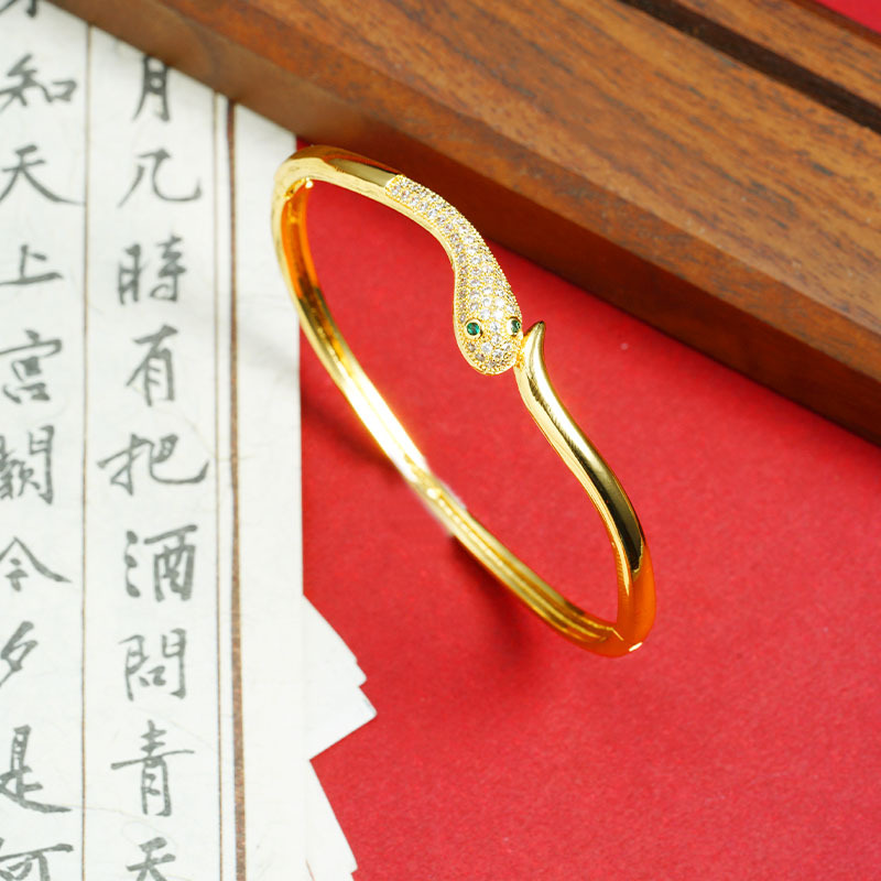 Brazalete de oro de arena vietnamita transfronterizo, estilo de lujo ligero, brazalete de serpiente con incrustaciones de diamantes, diseño de temperamento, joyería que no se desvanece durante mucho tiempo