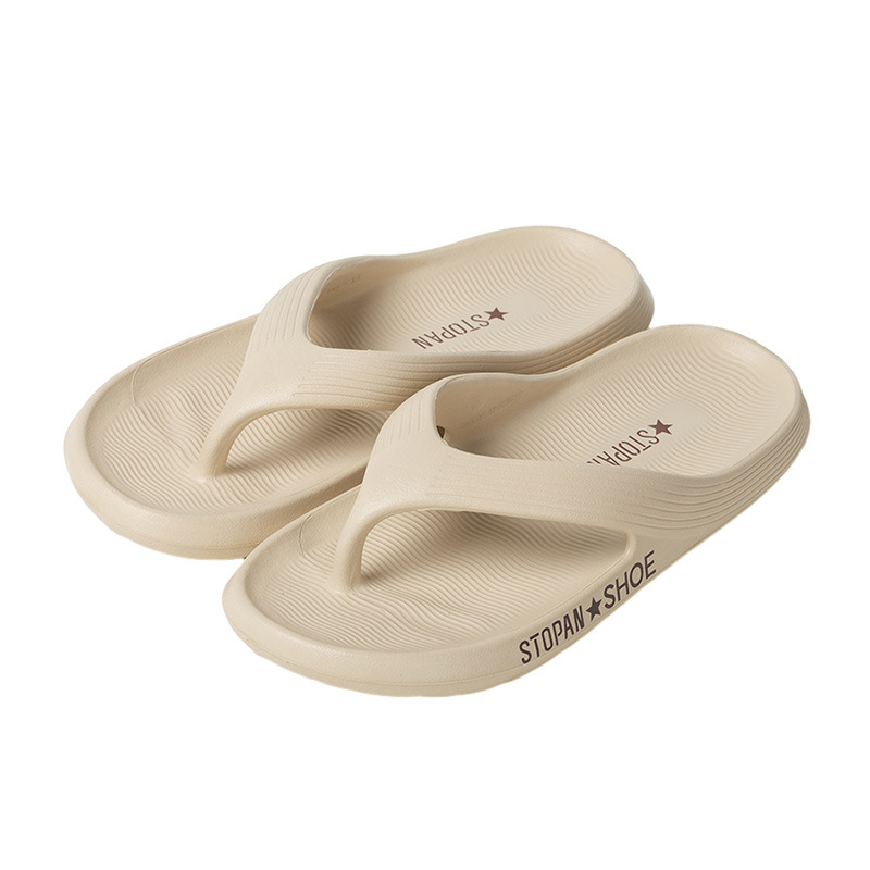 Mrs. Hui's new product is a men's EVA summer anti slip slipper with a flip flop. Wearing it on the outside, it's a pair of sandals and thick soles, and it's a pair of beach shoes