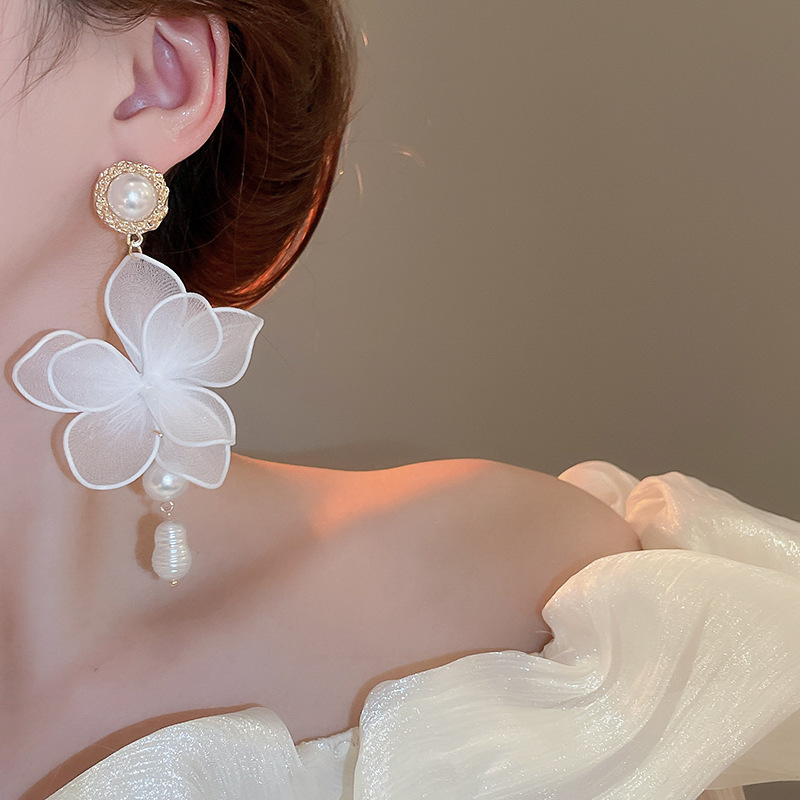 Pendientes de malla de pétalo de dopamina Pendientes de estilo de vacaciones junto al mar de estilo nuevo estilo caliente Pendientes de temperamento exagerado de todo fósforo al por mayor