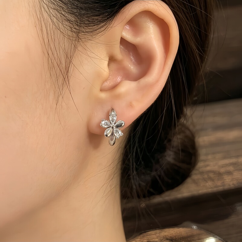 Ovillo Cast Earrings Steel Jewelry Series Original Two-Tone Fashion Versatile Commuter Simple Light Luxury Five-Leaf Plum Inlaid with Diamonds Ovillo Cast Earrings Steel Jewelry Series Original Two-Tone Fashion Versatile Commuter Simple Light Luxury Five-Leaf Plum Inlaid with Diamonds
