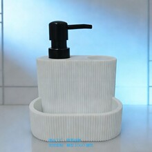 ����һ�N�����b���ɫ�N����֬���b��Һ����ˢ�܏N��ˮ���������b