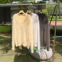 秋冬の新型ミンクのベルベットのセーターの女性のゆるい怠惰な風が冬のニットジャケットのvネックを厚くした