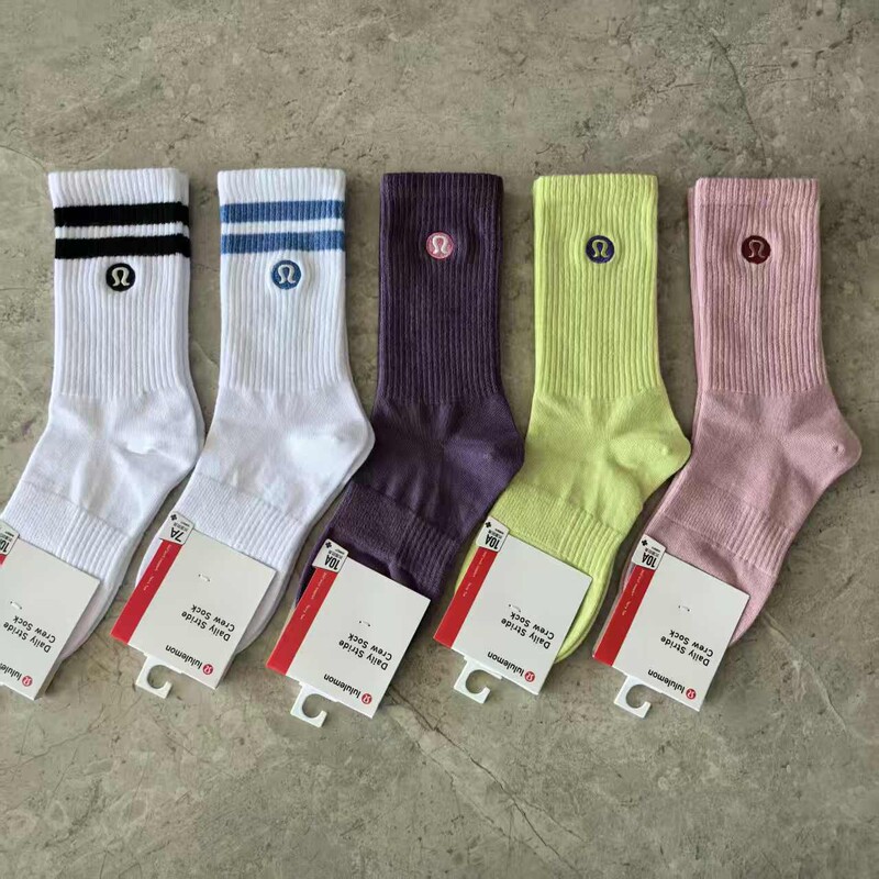 New Lulu combed cotton embroidered logo two-stripe women's casual sports socks for running and fitness, breathable trendy socks New Lulu combed cotton embroidered logo two-stripe women's casual sports socks for running and fitness, breathable trendy socks
