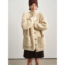 [识时]新品牛角扣粗针厚实蓬松Oversize温暖口袋毛衣外套女V9161