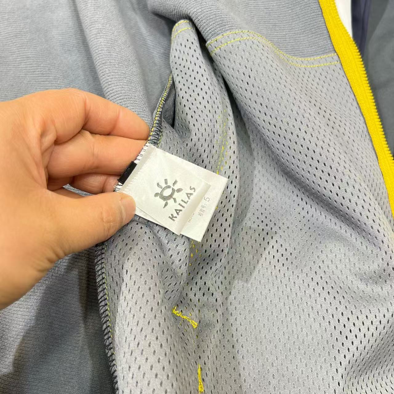 Veste softshell à capuche brodée kaila pour couple extérieur_voghion.com