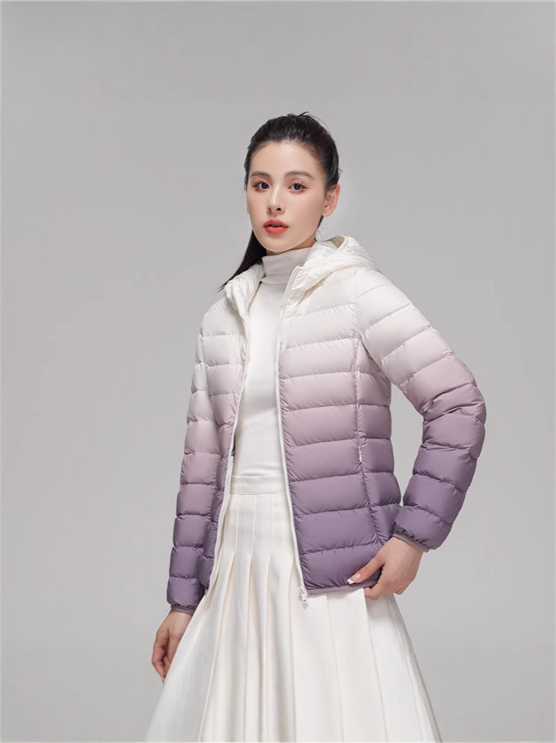Nuevo otoño y invierno transfronterizos 90 lana ligera chaqueta de pluma estilo de mujer con sombrero collar de color gradiente chaqueta de lana blanca de tamaño grande