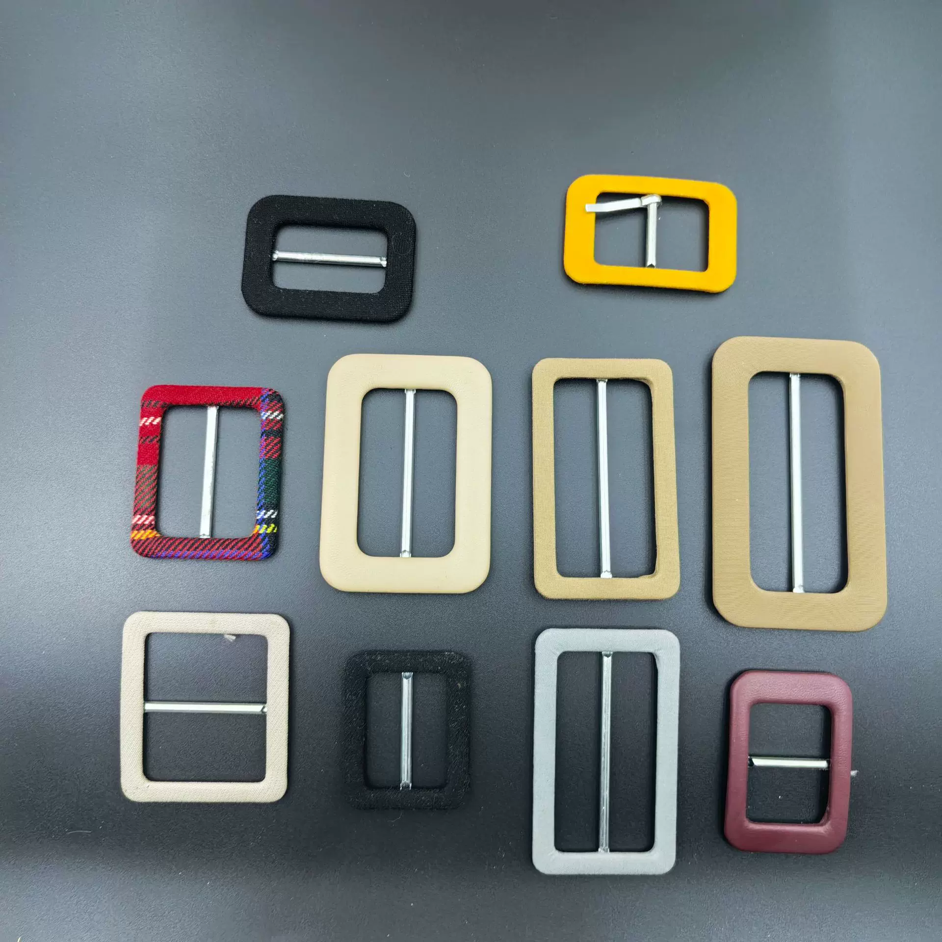 服装辅料扣具全矩阵（D形扣/心形扣/日字扣/等包裹款+塑料基材）