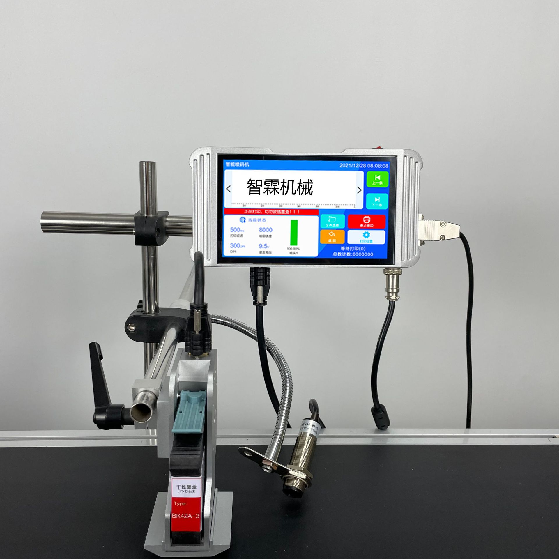 La impresora de inyección de tinta de la línea de montaje puede imprimir la fecha de producción de matriz de puntos de la bolsa de embalaje de alimentos, la impresora de inyección de tinta automática de código QR