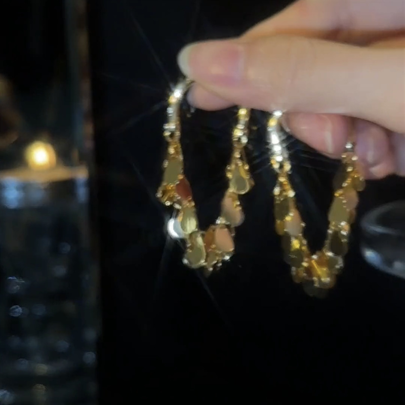 Nicho diseño de la industria pesada borla pendientes de lentejuelas Alto sentido delantero y trasero desgaste de Internet pendientes de la celebridad elegante luz de lujo del todo-fósforo pendientes