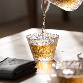 酒杯;果盘、果篮;盘