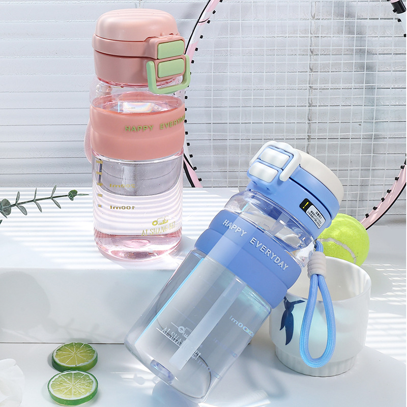 Taza de plástico portátil de gran capacidad para estudiantes de verano, nueva taza de agua antideslizante para niños, taza de paja deportiva resistente a altas temperaturas