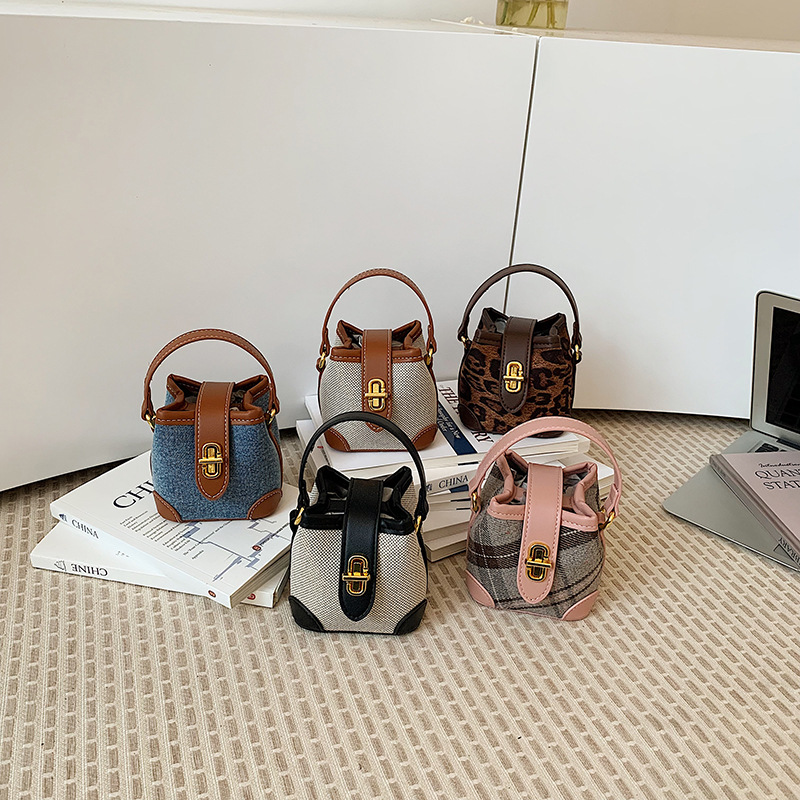 2026 nuevo paquete de hombro para niños con estampado de leopardo extranjero bolsos de mochila para hombres y mujeres, bolsos populares de moda coreana