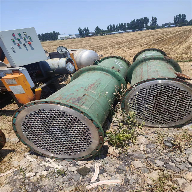 二手工业列管冷凝器 100平方外碳钢内不锈钢换热器 带膨胀节盛源