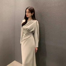 韩国chic秋季复古气质圆领褶皱设计系带收腰显瘦长袖纯色连衣裙女