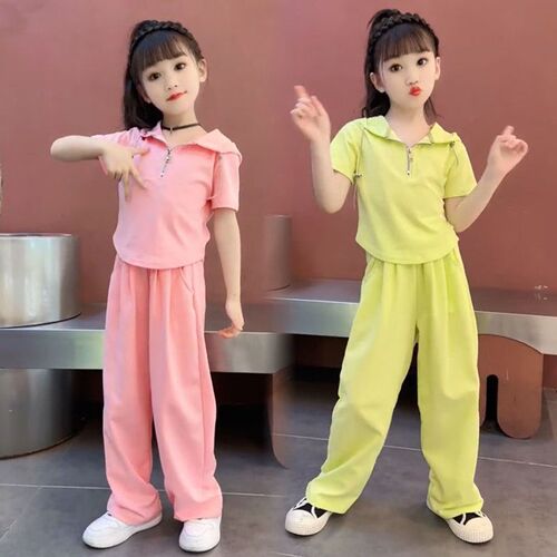 Summer set of two-piece girls' sportswear for middle children: stylish and fashionable short-sleeve pants with hooded jacket