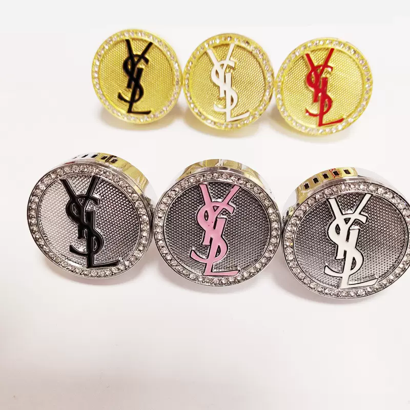 汽车风口香薰香水夹空调出风口饰品内饰用品香片驱蚊车载木质香