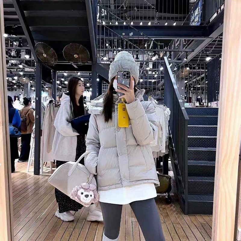 SLEEK CITY现货羽绒服泡芙五格休闲瑜伽服外套保暖连帽女产品实拍图