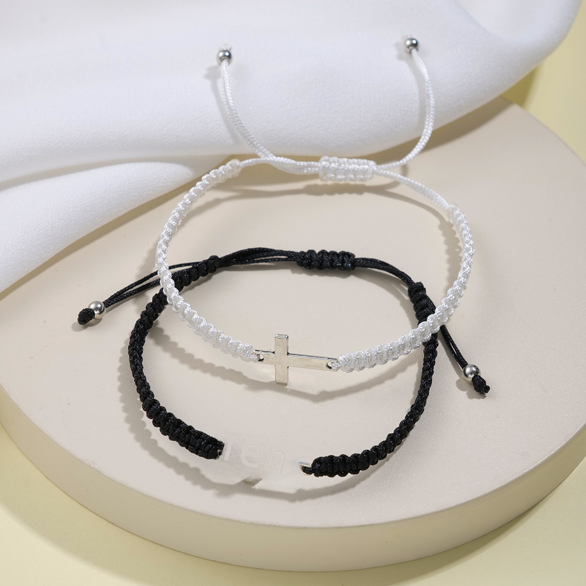 semplice braccialetto dell'amicizia alla moda braccialetto con croce intrecciato a mano set bianco e nero braccialetto di coppia set da 2 pezzi_voghion.com