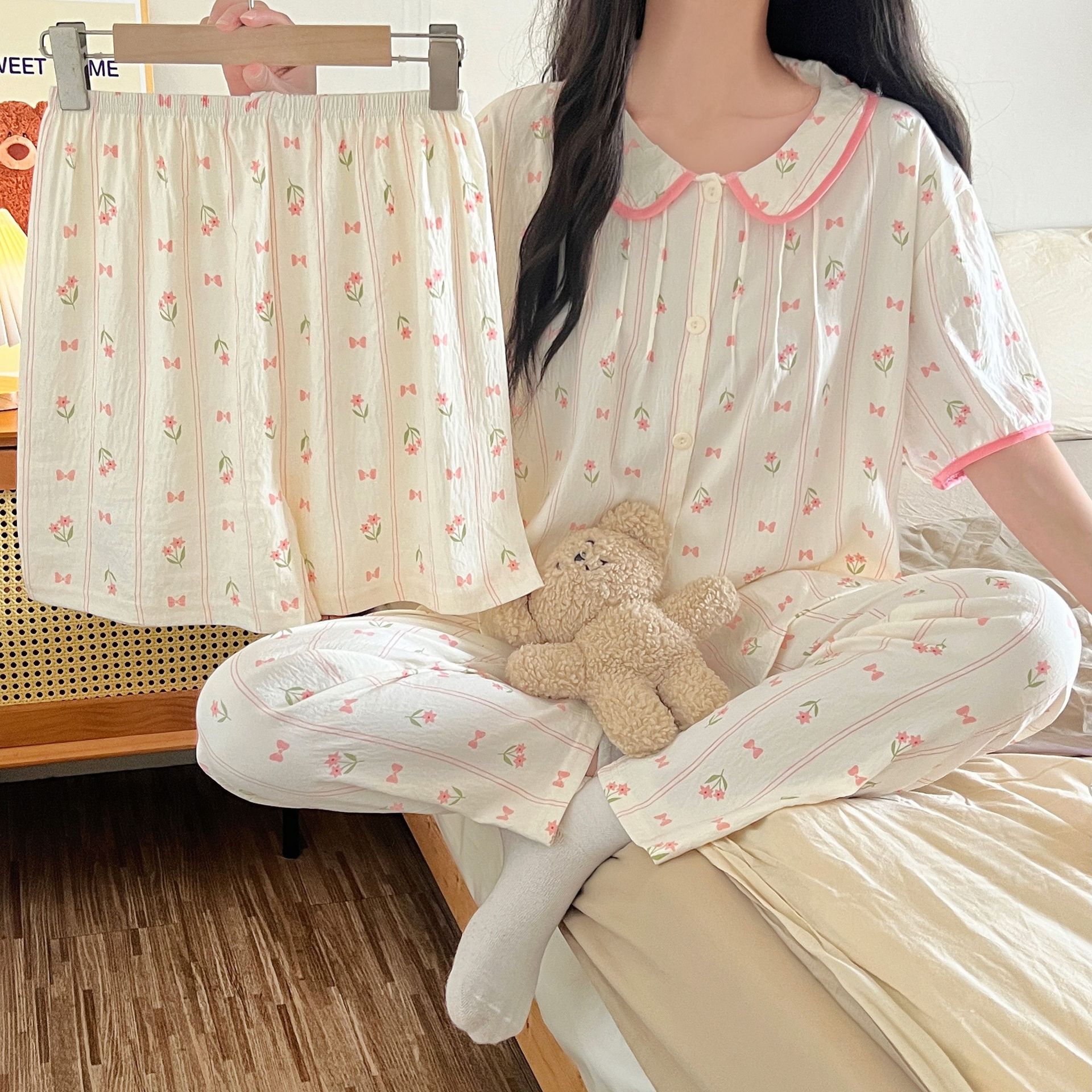 Venta al por mayor transfronteriza verano nube de algodón de tres piezas cárdigan con cuello de muñeca pantalones cortos de manga corta ropa a domicilio traje de pijama de mujer