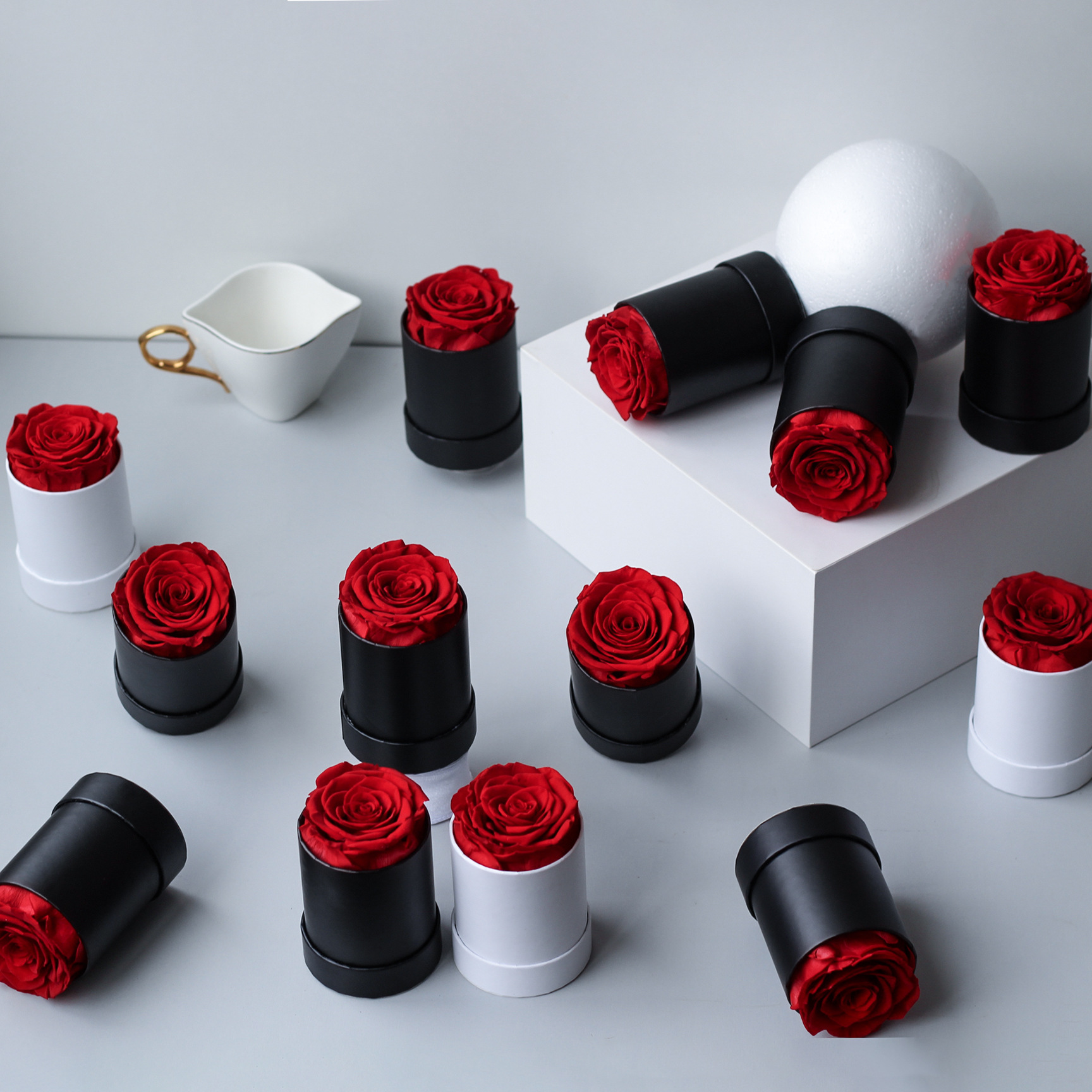 Transfronterizos flores de inmortalidad redondas un solo abrazo barril de regalo de San Valentín rosas amazonas regalo del día de la madre