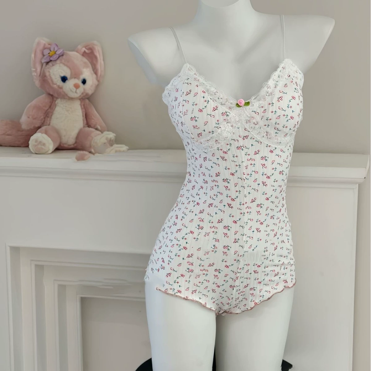 Sexy cute overall sleevless, floral print, V-neckline, tight, fitted, french style
