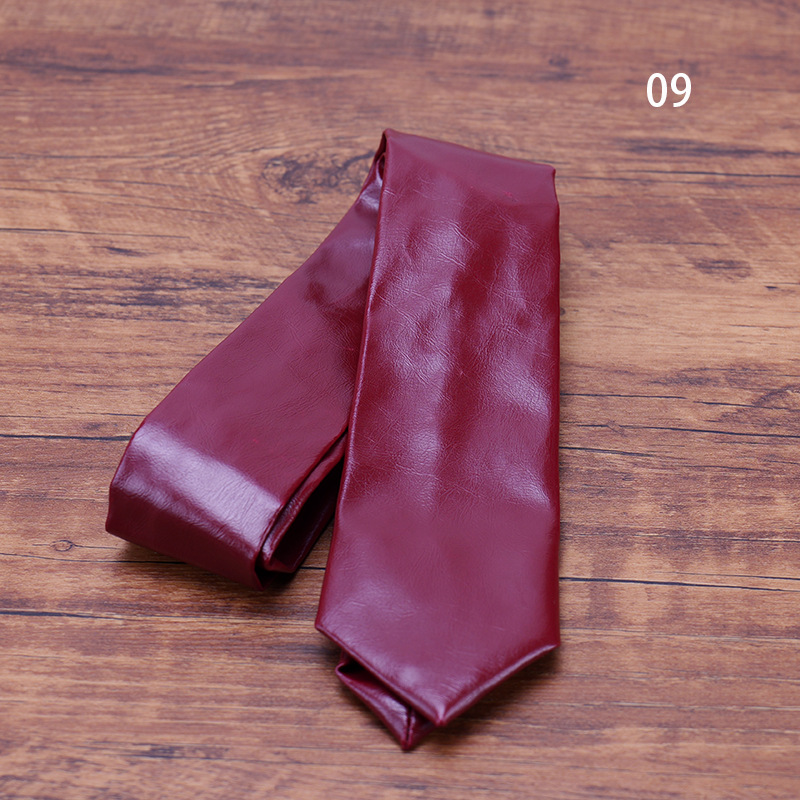 Cravatta da uomo in ecopelle nera stile vintage stretta_voghion.com