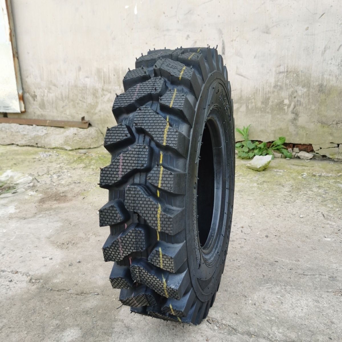 600/650/700/750-12 14 16 Agricultural Four-Wheel Tricycle Tractor with Reinforced Herringbone Tires