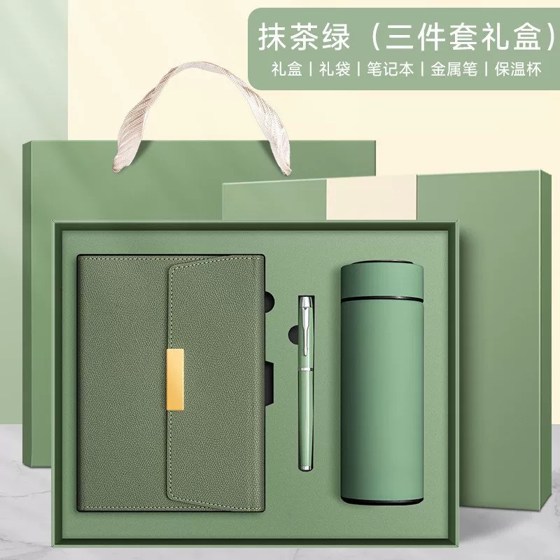 Caja de regalo: bolígrafo metálico color matcha y termo.
