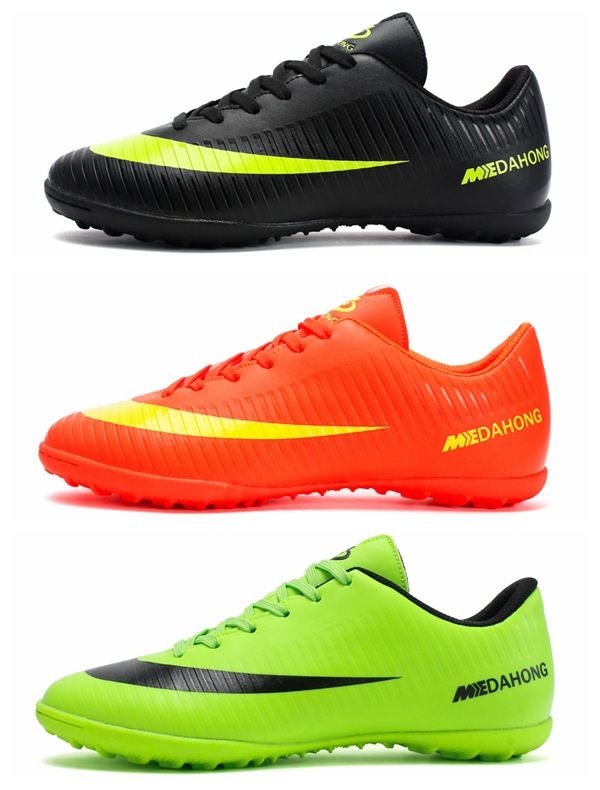 Zapatos de fútbol al aire libre TF uñas rotas para hombres y mujeres zapatillas deportivas antideslizantes de baja altura transpirable absorción de choque competencia estudiante zapatos de entrenamiento verde