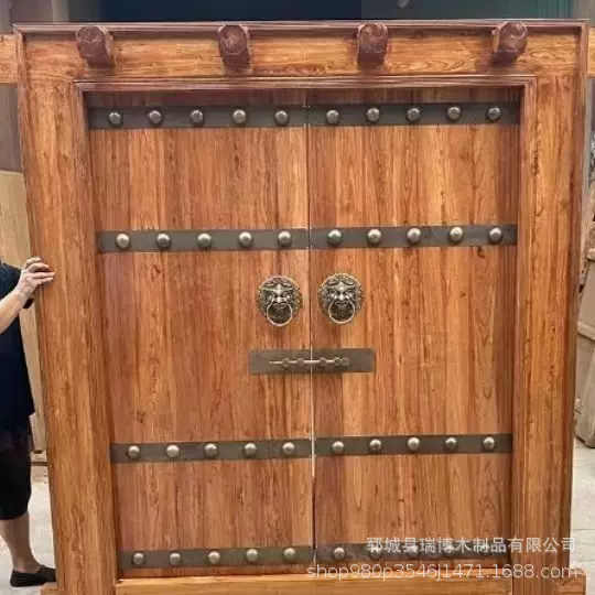 厂家直供家用老榆木板材批发大门庭院民宿实木门板榆木门板平开门