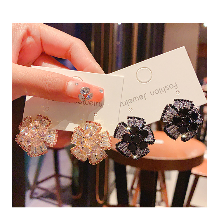 Elegant Simple Style Flower Copper Zircon Ear Studs 1 Pair display picture 1