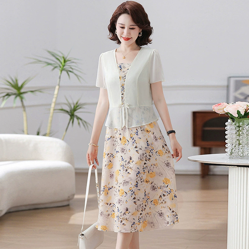 Мама одеваются в летнее платье тонкое, тонкое среднее и длинное среднее лето новое большое платье большого размера