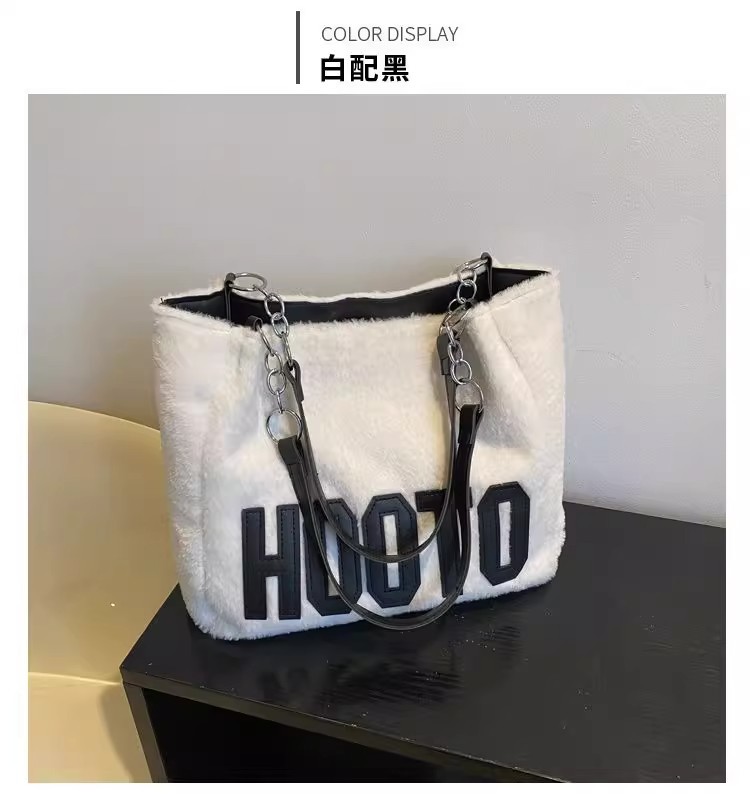 This 2023 new autumn and winter commuter bag with a large capacity of wool and fleece for women is fashionable and versatile. It is a single-shoulder tote bag with letters undefined