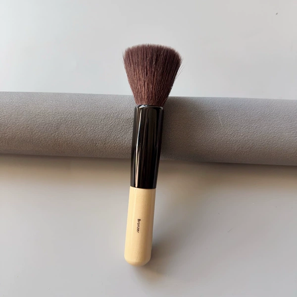Long flat head powder brush