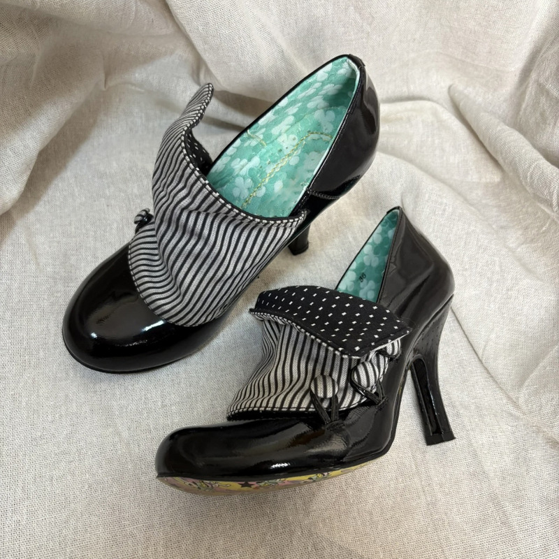 Retro-Style Niche Design High-Heeled Shoes for Women with Wine Glass Heels, Polka Dot Flap Stitching, Elegant and Fashionable Shallow-Mouthed Single Shoes