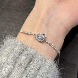 项链;耳钉;手链