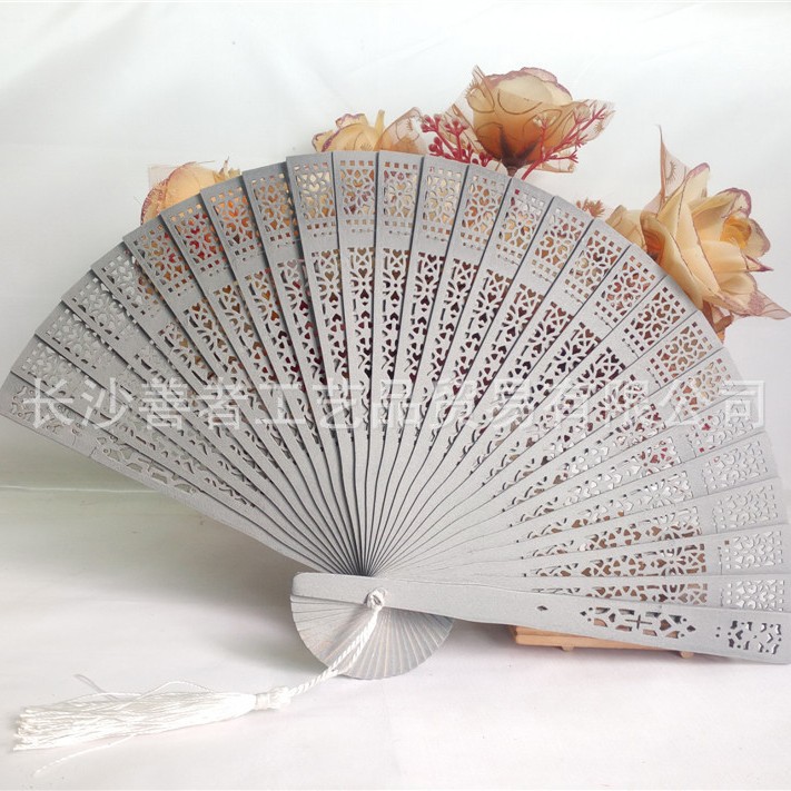 En stock colorido fragante ventilador de madera al por mayor mujer plegable bolsa de ventilador borla hueco tallado ventilador plegable ventilador de madera