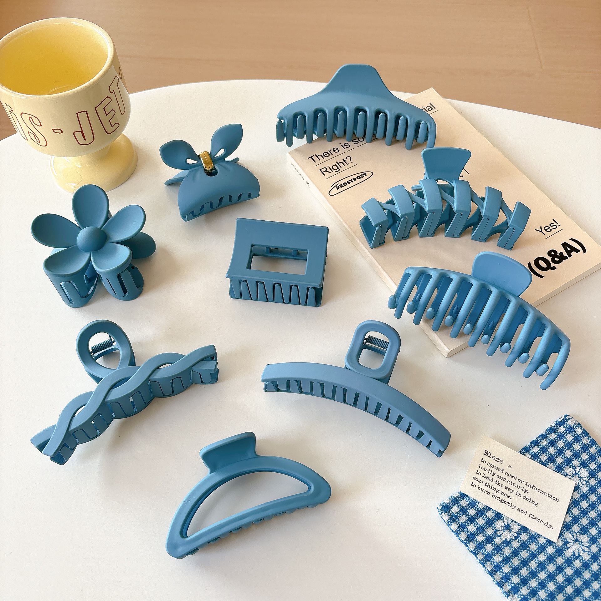 Japonés y coreano accesorios para el cabello hembra Klein azul clip temperamento simple giro horquilla corazón pequeña horquilla placa geométrica horquilla