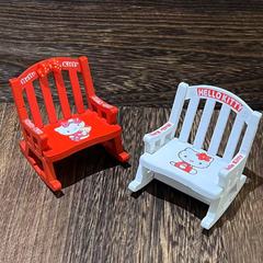 ミニチュアの子供の家のミニレトロkt木製のロッキングチェアの家具のままごとのおもちゃの置物の家庭の模型