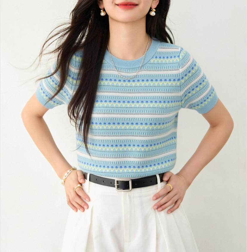 Áo thun nữ cổ tròn sọc jacquard tay ngắn chất liệu lụa băng mát lạnh, kiểu hở lưng mỏng nhẹ mùa hè 2026 — xanh lam chi tiết 7
