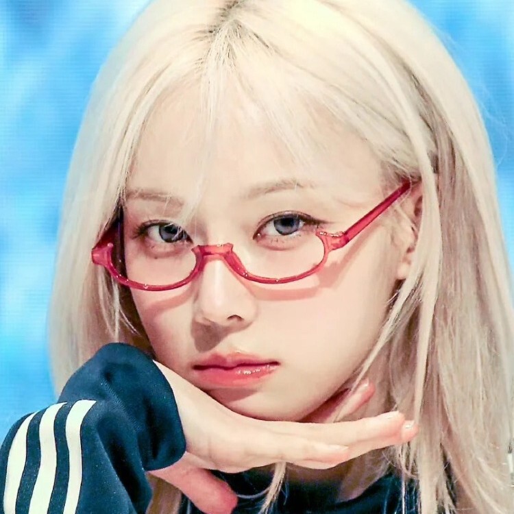 Japanese Spice Girls Half-frame Oval Red Glasses Women's cosplay Anime Secondary Non-film Photo Decorative Frame