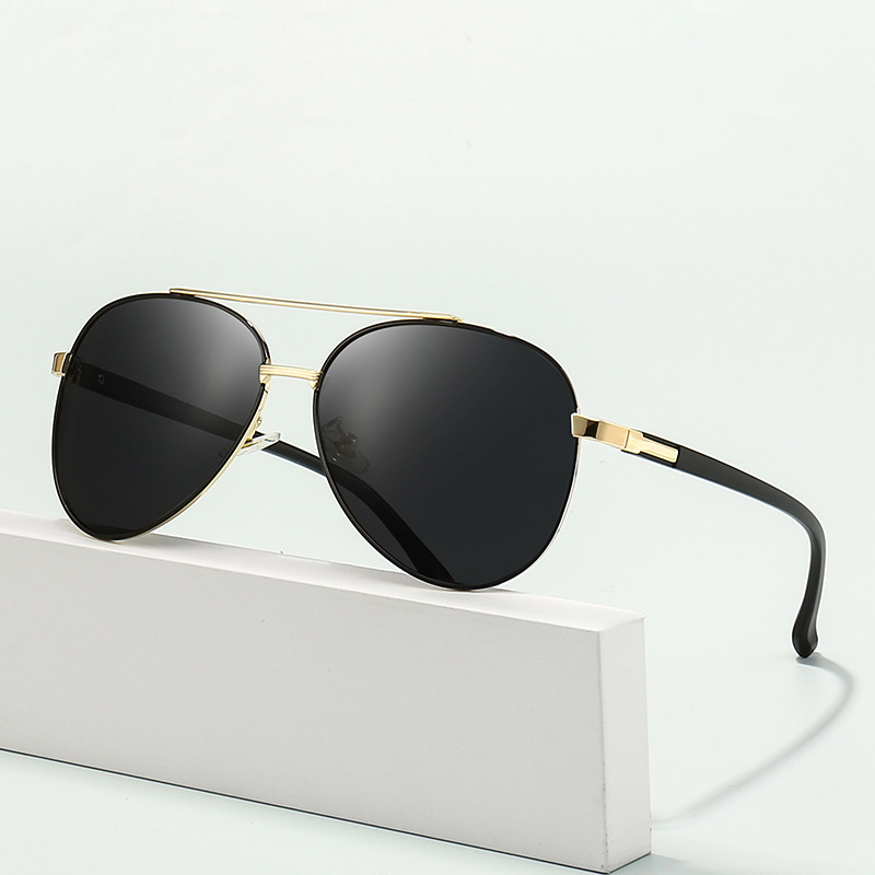 Classic retro travel sunglasses