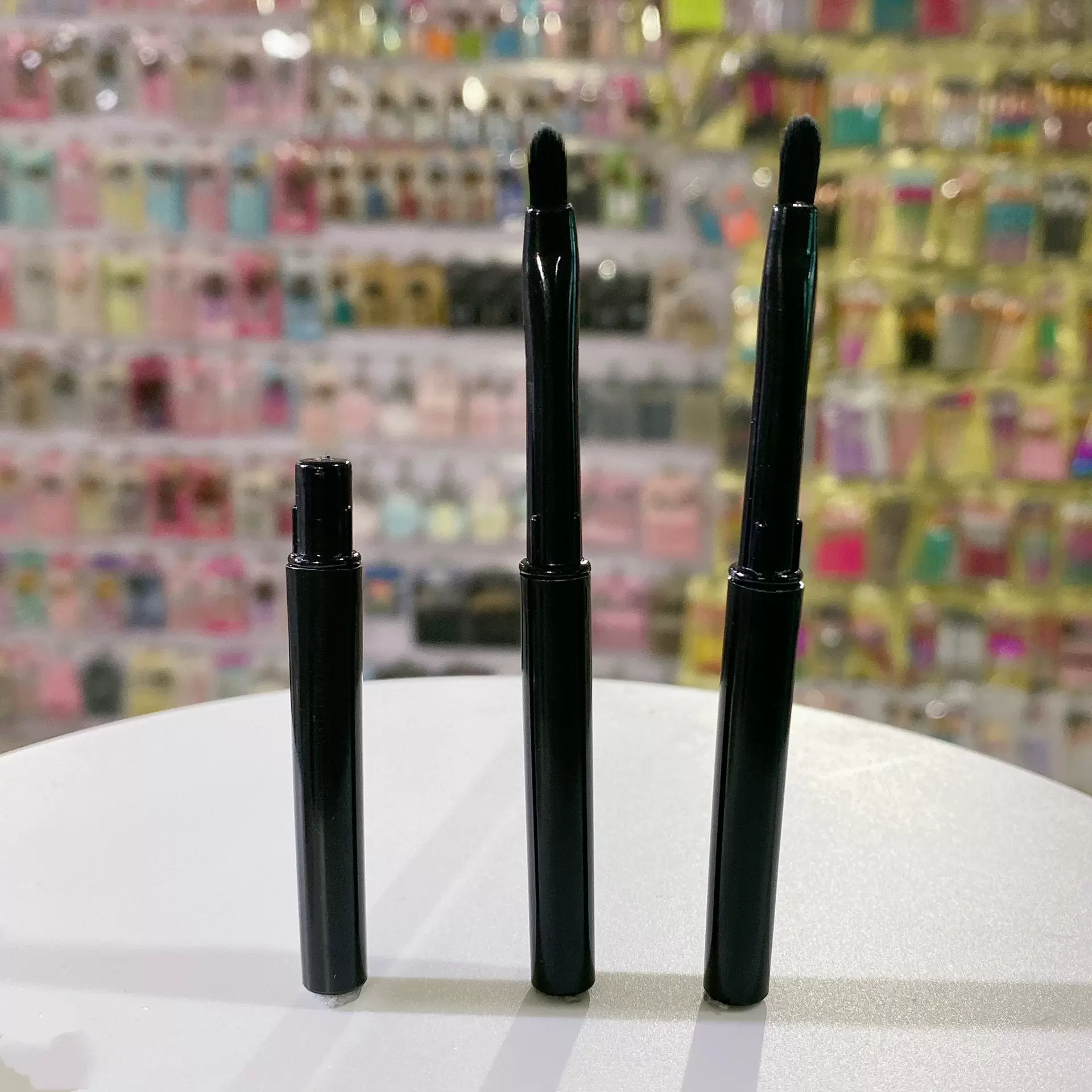 厂家直供美妆工具化妆刷唇刷一次性便携款带盖口红刷软毛黑色