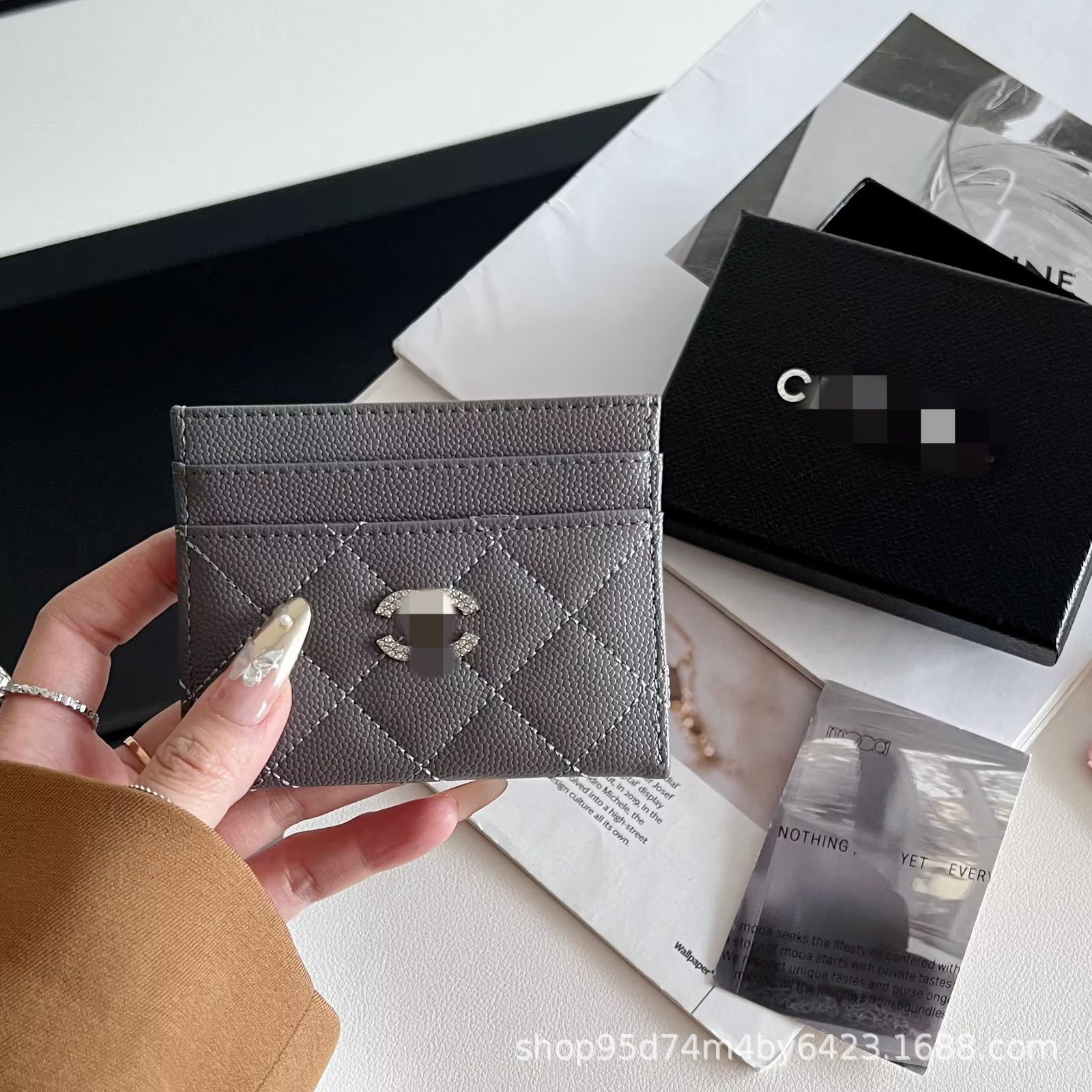 トレンディなブランドの高級カーラインカードホルダー、運転免許証、高級レザー、マルチデジタルトレンディなブランドヤングツリーフレグランススタイルダイヤモンドラベル