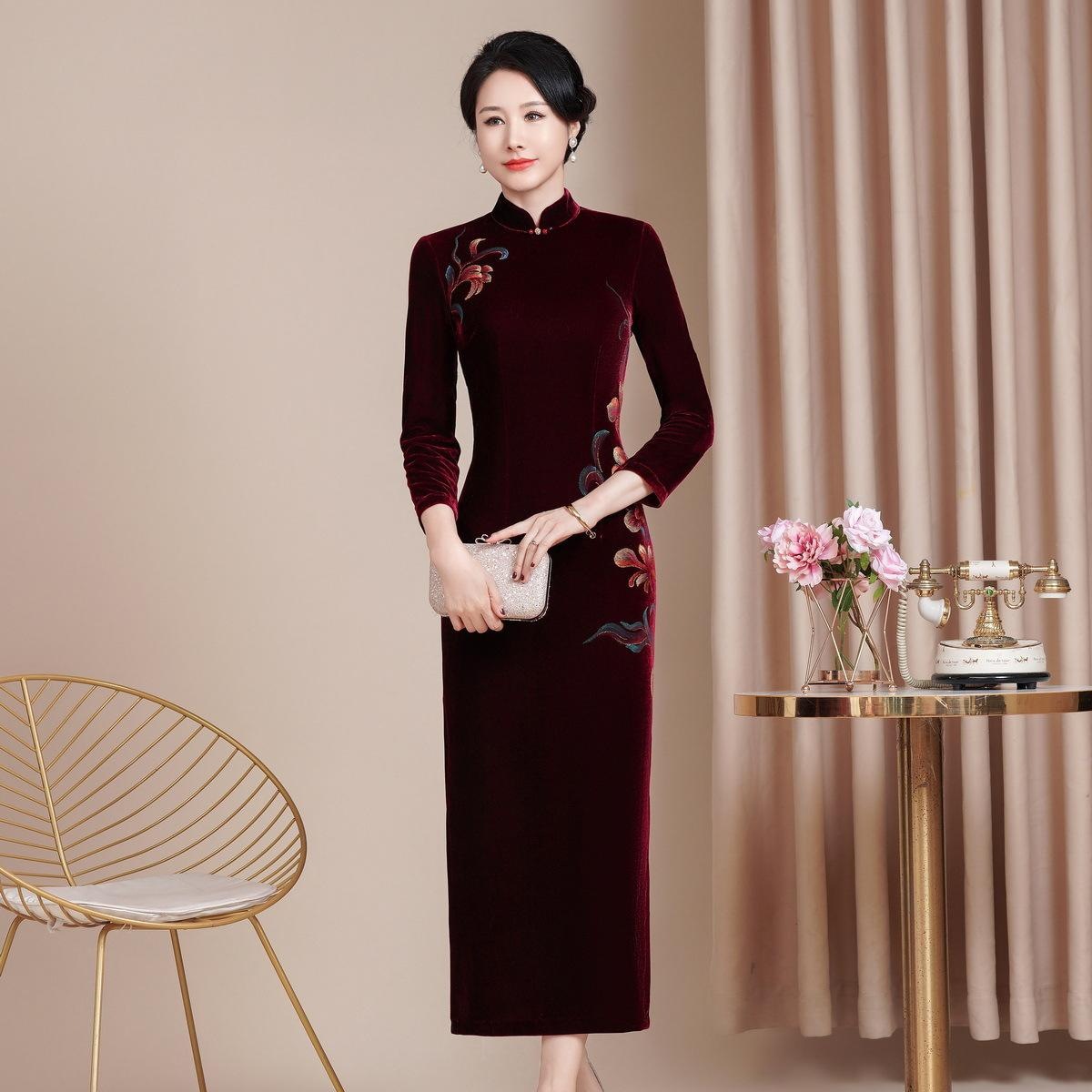 Autumn and Winter New Slim Velvet Cheongsam High-End Mother-In-Law and Mother's Outfit Toast Dress Long Retro Dress for Women