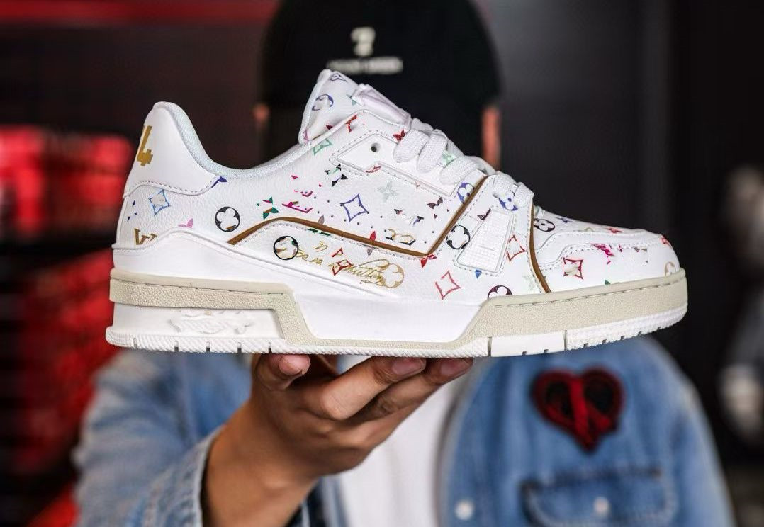 2025 lujo ligero L nicho marca de moda V caucho vacío cabeza de cuero zapatos de hombre deportivos casuales versátiles zapatos de mujer skate cross-border