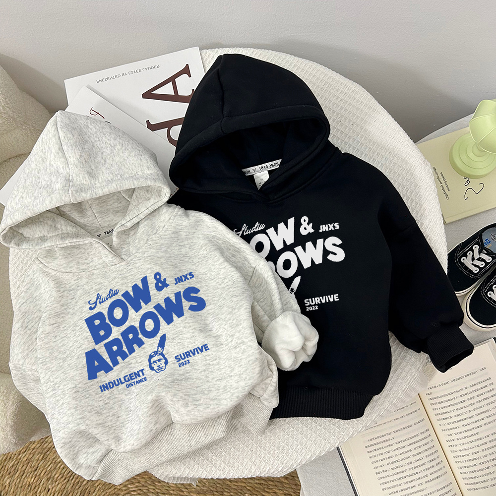 Fleece-lined children's hooded sweatshirt, new autumn/winter 2026 style, fashionable, casual, versatile, warm top for boys and girls.